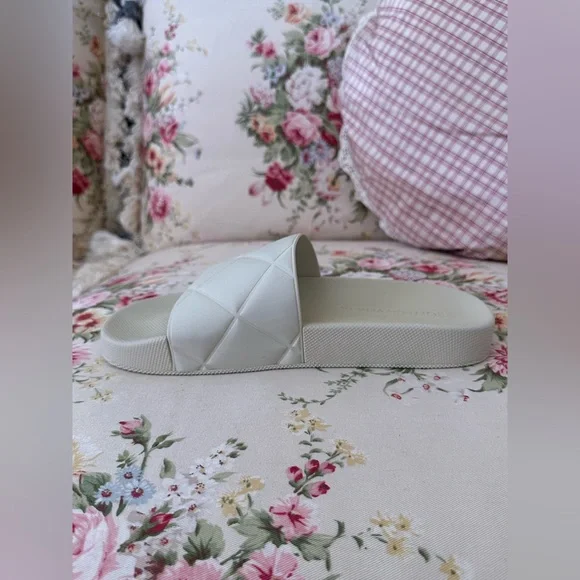 Authentic Bottega Veneta Pool Slides.